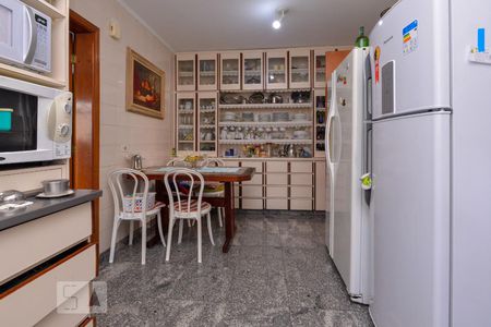 Apartamento à venda com 250m², 5 quartos e 4 vagasCozinha