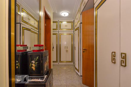 Apartamento à venda com 250m², 5 quartos e 4 vagasCloset da suíte 1