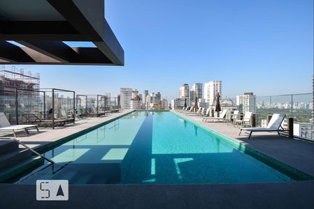 Studio para alugar com 32m², 1 quarto e 1 vaga Studio para alugar com 32m², 1 quarto e 1 vagaPiscina