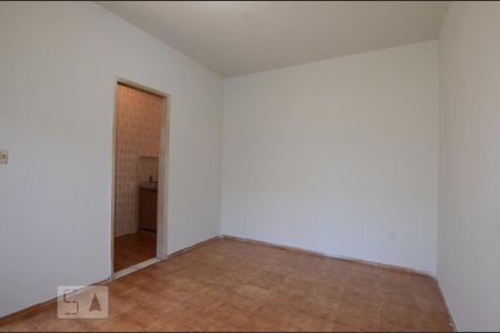 Sala de kitnet/studio para alugar com 1 quarto, 30m² em Olaria, Rio de Janeiro