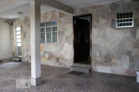 Casa à venda com 200m², 4 quartos e 4 vagas Casa à venda com 200m², 4 quartos e 4 vagasGARAGEM