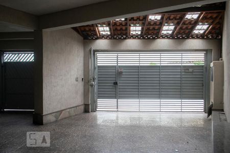 Casa à venda com 200m², 4 quartos e 4 vagas Casa à venda com 200m², 4 quartos e 4 vagasGARAGEM