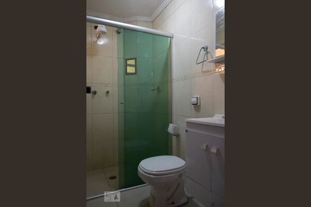 Casa à venda com 200m², 4 quartos e 4 vagas Casa à venda com 200m², 4 quartos e 4 vagasBANHEIRO