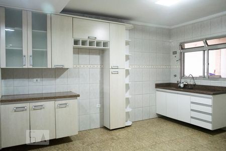 Casa à venda com 200m², 4 quartos e 4 vagas Casa à venda com 200m², 4 quartos e 4 vagasCOZINHA