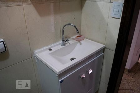 Casa à venda com 200m², 4 quartos e 4 vagas Casa à venda com 200m², 4 quartos e 4 vagasBANHEIRO