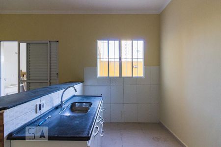 Cozinha de apartamento para alugar com 1 quarto, 58m² em Vila São Vicente, São Paulo