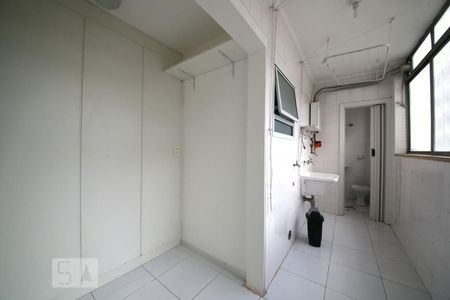 Apartamento à venda com 110m², 3 quartos e 1 vagaÁrea de Serviço