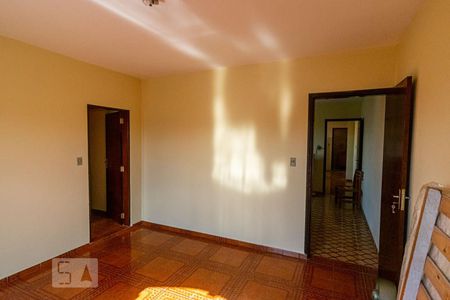 Casa à venda com 120m², 4 quartos e 2 vagasSuíte