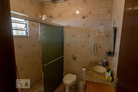 Casa à venda com 120m², 4 quartos e 2 vagasBanheiro