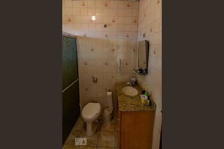 Casa à venda com 120m², 4 quartos e 2 vagasBanheiro