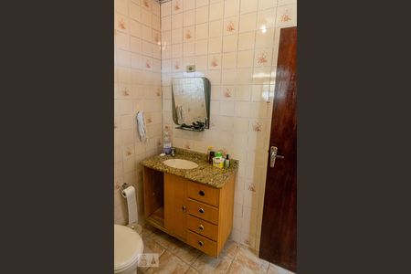 Casa à venda com 120m², 4 quartos e 2 vagasBanheiro