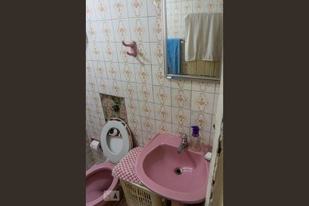 Casa à venda com 120m², 4 quartos e 2 vagasBanheiro