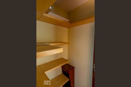 Casa à venda com 120m², 4 quartos e 2 vagasCloset