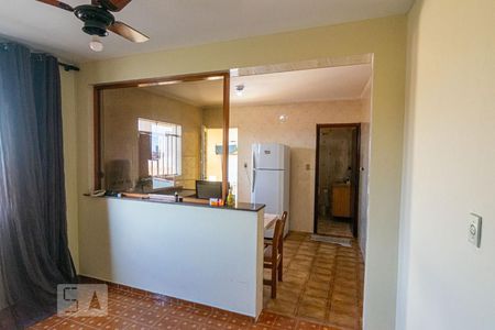 Sala de casa à venda com 4 quartos, 120m² em Vila Carrao, São Paulo