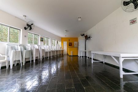 Apartamento para alugar com 45m², 2 quartos e 1 vaga Apartamento para alugar com 45m², 2 quartos e 1 vagaÁrea comum - Salão de festas
