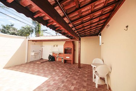 Casa de condomínio para alugar com 110m², 3 quartos e 2 vagasQuintal