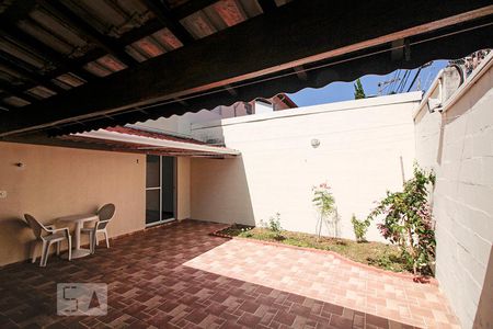 Casa de condomínio para alugar com 110m², 3 quartos e 2 vagasQuintal