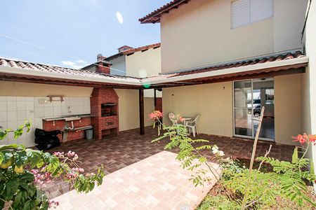 Casa de condomínio para alugar com 110m², 3 quartos e 2 vagasQuintal