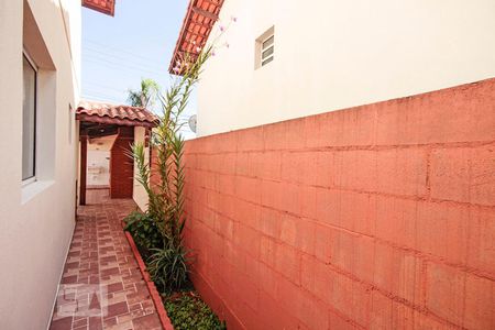 Casa de condomínio para alugar com 110m², 3 quartos e 2 vagasCorredor Lateral