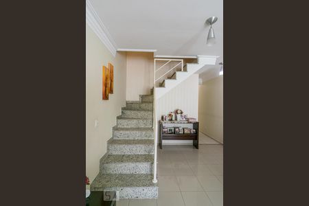 Escada de casa para alugar com 3 quartos, 157m² em Santa Maria, São Caetano do Sul