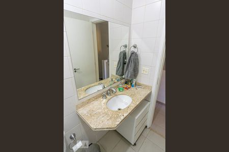 Casa de condomínio à venda com 100m², 4 quartos e 2 vagas Casa de condomínio à venda com 100m², 4 quartos e 2 vagasBanheiro