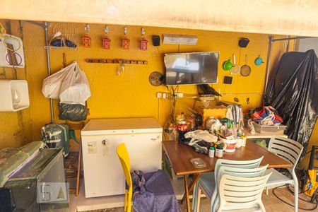 Casa de condomínio à venda com 100m², 4 quartos e 2 vagas Casa de condomínio à venda com 100m², 4 quartos e 2 vagasÁrea Externa