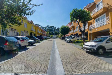Casa de condomínio à venda com 100m², 4 quartos e 2 vagas Casa de condomínio à venda com 100m², 4 quartos e 2 vagasÁrea comum