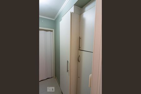 Casa de condomínio à venda com 100m², 4 quartos e 2 vagas Casa de condomínio à venda com 100m², 4 quartos e 2 vagasÁrea de Serviço - armário