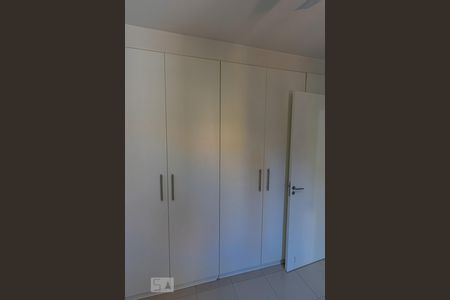 Casa de condomínio à venda com 100m², 4 quartos e 2 vagas Casa de condomínio à venda com 100m², 4 quartos e 2 vagasQuarto 2 - Armários