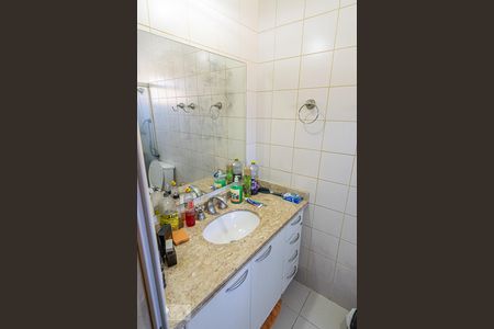 Casa de condomínio à venda com 100m², 4 quartos e 2 vagas Casa de condomínio à venda com 100m², 4 quartos e 2 vagasBanheiro da Suíte