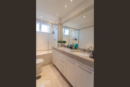 Apartamento para alugar com 144m², 3 quartos e 3 vagasBanheiro do Quarto 3