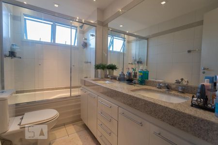 Apartamento para alugar com 144m², 3 quartos e 3 vagasBanheiro do Quarto 3