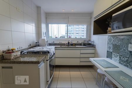 Apartamento para alugar com 144m², 3 quartos e 3 vagasCozinha