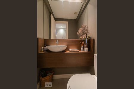 Apartamento para alugar com 144m², 3 quartos e 3 vagasLavabo