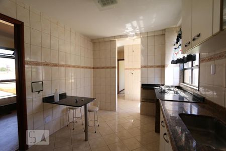 Apartamento à venda com 178m², 4 quartos e 2 vagasCozinha