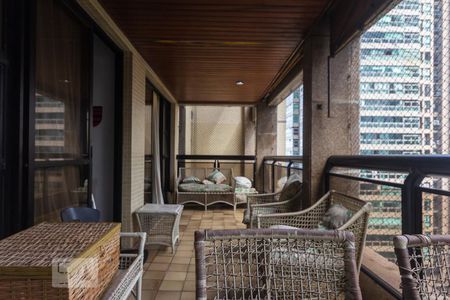 Apartamento à venda com 123m², 3 quartos e 2 vagas Apartamento à venda com 123m², 3 quartos e 2 vagasVaranda