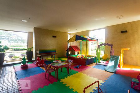 Apartamento à venda com 123m², 3 quartos e 2 vagas Apartamento à venda com 123m², 3 quartos e 2 vagasPlayground