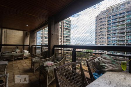 Apartamento à venda com 123m², 3 quartos e 2 vagas Apartamento à venda com 123m², 3 quartos e 2 vagasVaranda