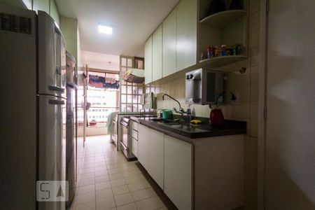 Apartamento à venda com 123m², 3 quartos e 2 vagas Apartamento à venda com 123m², 3 quartos e 2 vagasCozinha