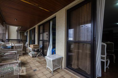 Apartamento à venda com 123m², 3 quartos e 2 vagas Apartamento à venda com 123m², 3 quartos e 2 vagasVaranda