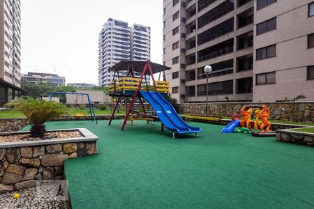 Apartamento à venda com 123m², 3 quartos e 2 vagas Apartamento à venda com 123m², 3 quartos e 2 vagasPlayground