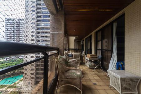 Apartamento à venda com 123m², 3 quartos e 2 vagas Apartamento à venda com 123m², 3 quartos e 2 vagasVaranda