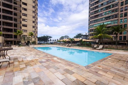Apartamento à venda com 123m², 3 quartos e 2 vagas Apartamento à venda com 123m², 3 quartos e 2 vagasPiscina