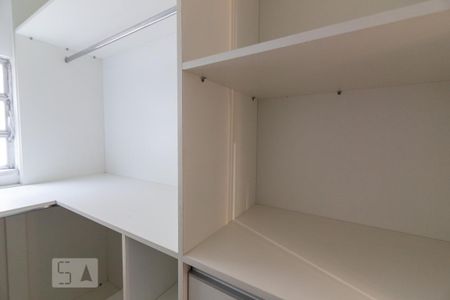 Apartamento para alugar com 115m², 2 quartos e sem vaga Apartamento para alugar com 115m², 2 quartos e sem vagaCloset da suíte