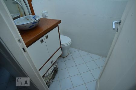 Banheiro de apartamento à venda com 2 quartos, 68m² em Urca, Rio de Janeiro