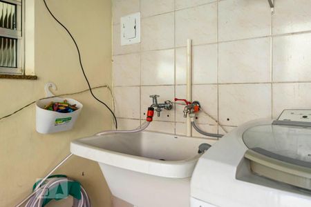 Casa à venda com 200m², 3 quartos e 2 vagasFundos - Área de serviço