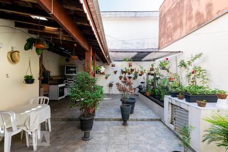 Casa à venda com 200m², 3 quartos e 2 vagasFundos