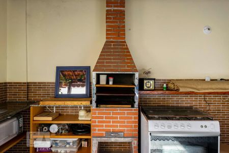 Casa à venda com 200m², 3 quartos e 2 vagasFundos - Churrasqueira