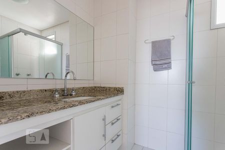 Apartamento para alugar com 74m², 2 quartos e 2 vagas Apartamento para alugar com 74m², 2 quartos e 2 vagasBanheiro 1