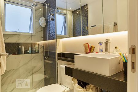 Apartamento à venda com 75m², 2 quartos e 2 vagasBanheiro da Suite 